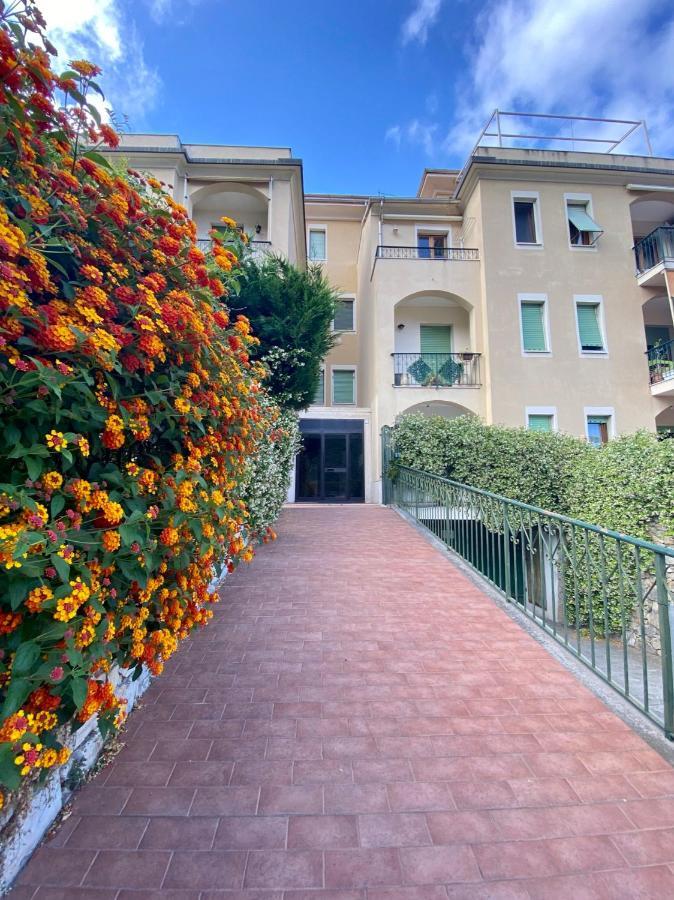 Apartamento La Terrazza Di Elico Finale Ligure Exterior foto